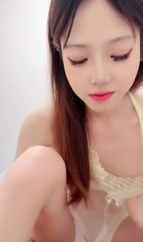 火爆的萝莉妹妹-高颜值长腿校花才艺展示 [1v/7v/10.5G]