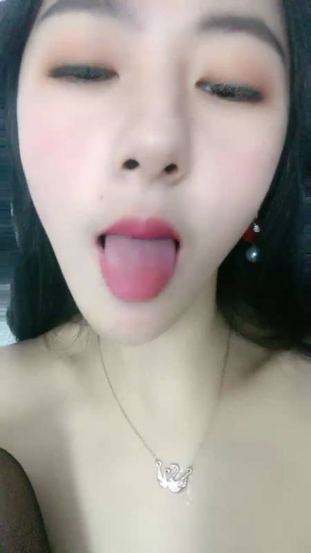 清纯校花 甜甜的蜜-黑丝学姐私拍定制 [1v/1.08G]