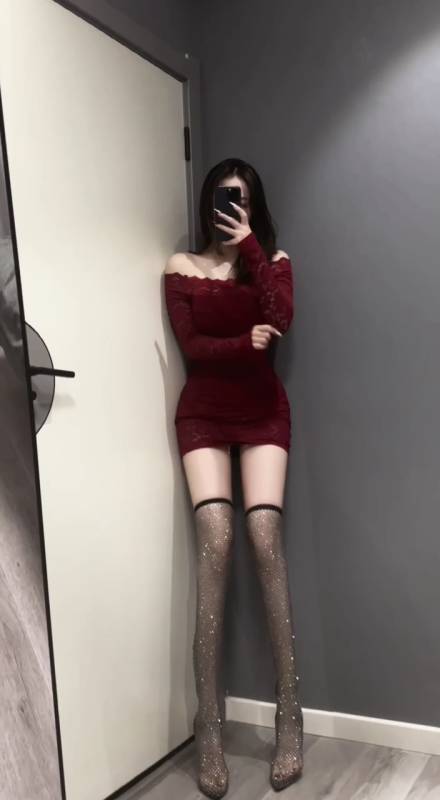 林绾绾-黑丝长腿邻家姐姐 [2v/118M]