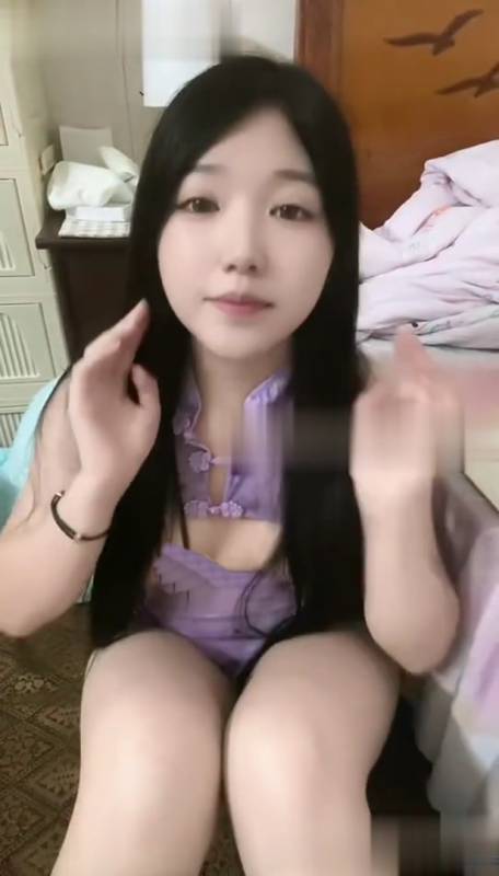 只是个小狗 果果-清纯眼睛妹妹 [2v/79M]