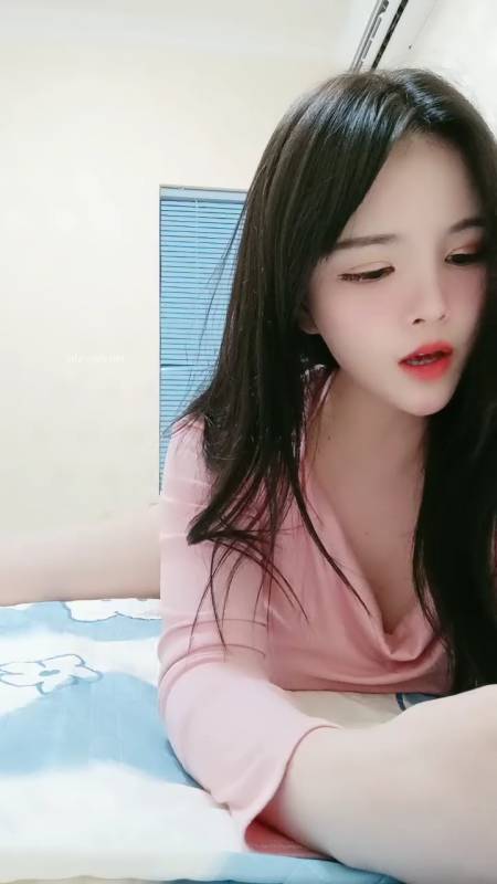 高颜值女神 西柚咻-职场时髦御姐下海赚外快 [1v/805M]