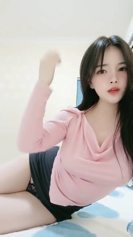 高颜值女神 西柚咻-职场时髦御姐下海赚外快 [1v/805M]