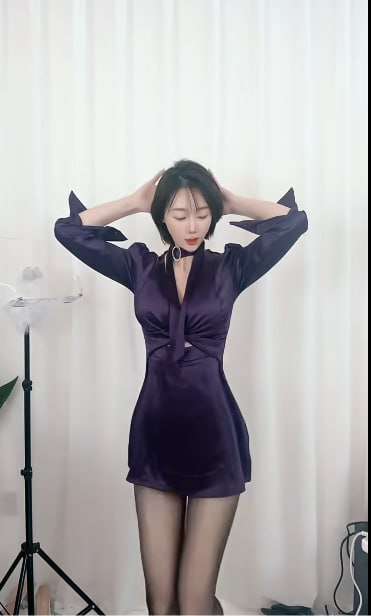 铁扇娇妻-新私拍付费定制视频 [9p/3v]