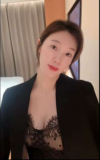 铁扇娇妻-新私拍付费定制视频 [9p/3v]