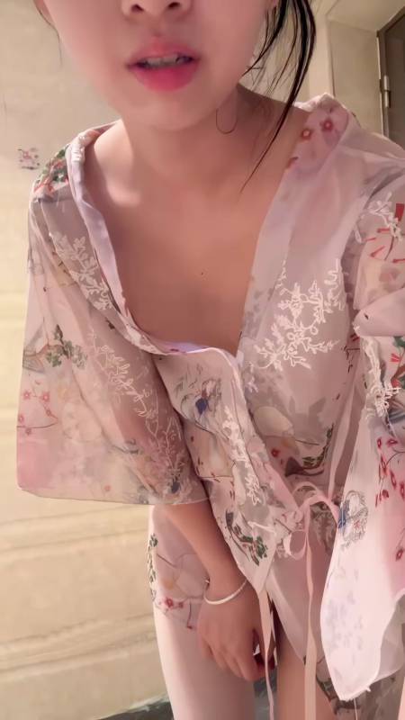 金猪猪-最新私拍付费定制 [2v/100M]