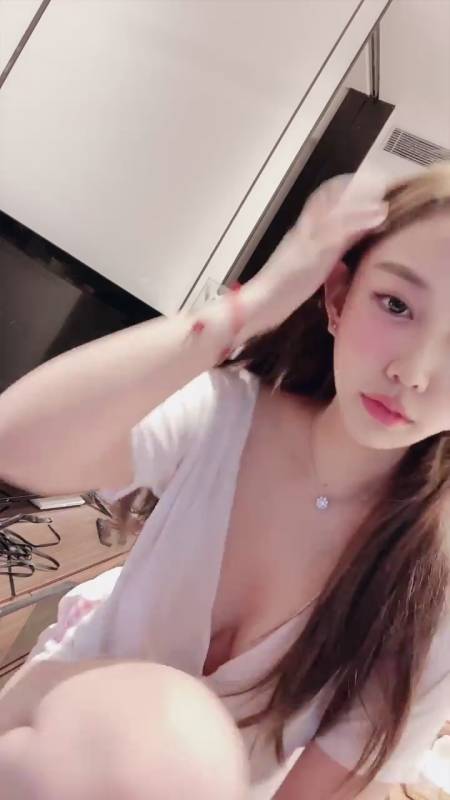 王鹤棣的美羊-颜值骨感白丝学姐 [4v/886M]
