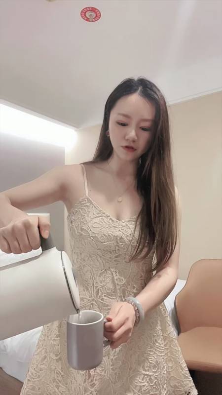 极品眼镜御姐 【亲亲我好吗】穿着珍珠内裤跳舞的舞蹈主播 跳一会舞再道具插逼调节,劳逸结,26.04.01~26.04.16 付费合集【19v】
