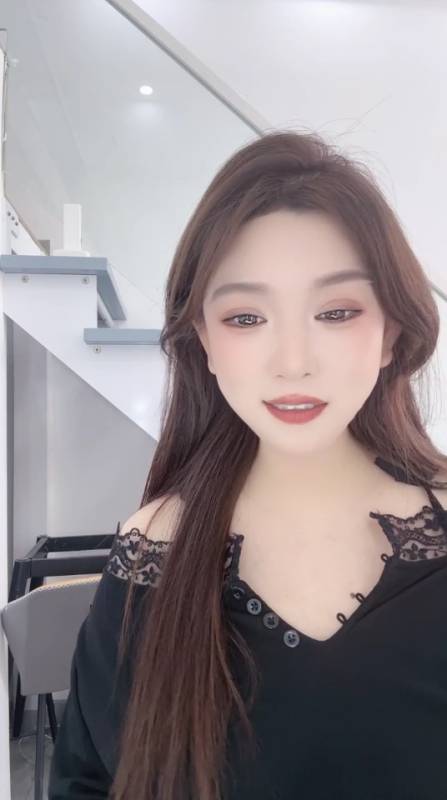 丰满御姐【hello七七】P6 丰臀大奶超诱惑,Q弹软嫩的大葡萄也是吸人眼球抖动翘臀吐舌勾引5.8-5.27合集【15v】