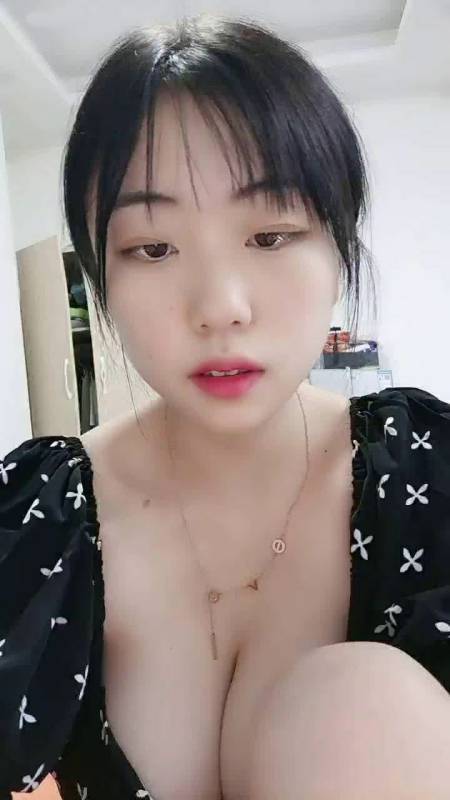 颜值大奶女神 【00后超级胸】抹油揉奶 一双大奶撩的人眼花撩乱的, 口交乳夹滴蜡调教美乳 阳具自慰叫声不断爽到哭.【55v】