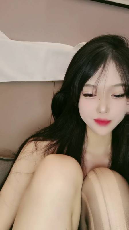 清纯欲女【诺宝无敌】情趣丝袜诱惑,白虎阳具自慰喷水流一地 呻吟不断顶不住了【36V】