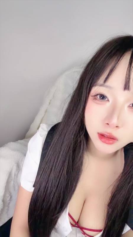 黄发时髦G罩杯吊钟乳妹子 【04喵想吃肉】 红衣跳舞，大奶抖呀抖，洗澡时奶子沾了水更诱惑了, 跳蛋道具自慰喷水付费秀【16V】