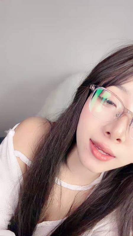 黄发时髦G罩杯吊钟乳妹子 【04喵想吃肉】 红衣跳舞,大奶抖呀抖,洗澡时奶子沾了水更诱惑了, 跳蛋道具自慰喷水付费秀【16V】