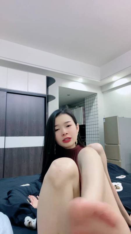 骨干美女 【爱玩的彤彤】 黑长直妹子有股独特气质,身材纤细对着狼友摇摆扒逼跳舞 26.4.9-26.4.30合集【23V】