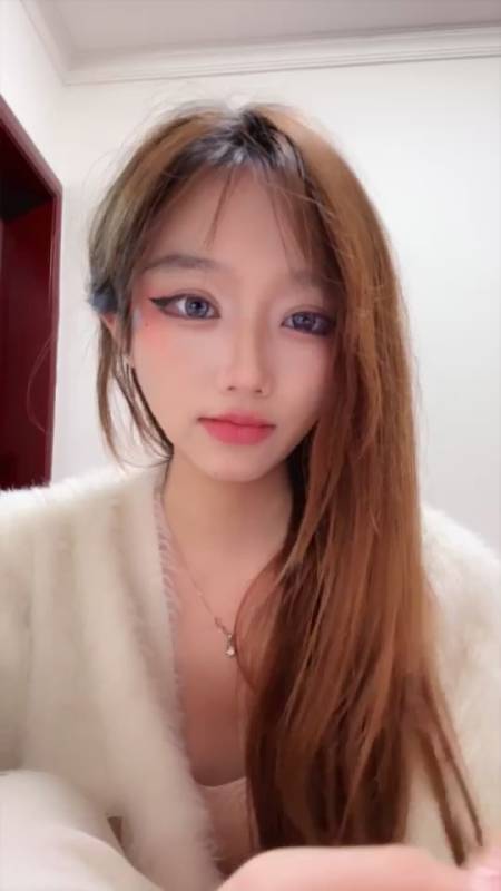 颜值舞姬姐姐【小兔吞吞】樱唇狂吞巨茎深喉侍奉，娇躯张腿迎接道具无套猛捅，蜜汁喷溅躯体抽搐失控巅峰【22V】