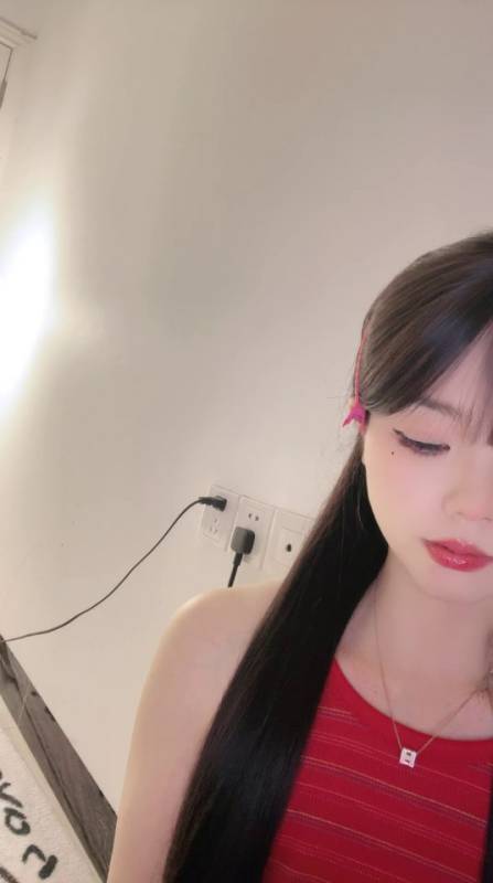 清纯骨感校花 【谣禾2】 颜值绝色身材更是完美傲人,搭配紫色霓虹灯的身材摇摆小穴粉嫩,男友视角诱惑满满 2026年4月17日-5月10日合集【22V】