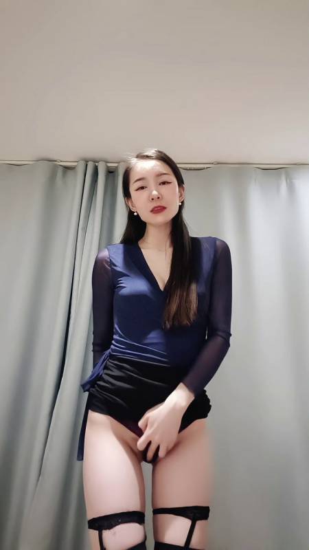 高冷丝袜女神【长腿闷骚女教师】 极品丝袜眼镜教师~丝袜翘臀，制服丝足诱惑 [34v]