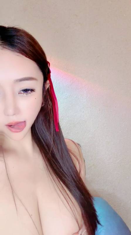 超级骚逼【阿纯】发骚一个顶俩，大奶超顶身材抠逼淫叫是骚水更是流个不停， 2026年4月12日-5月4日合集。[48v]