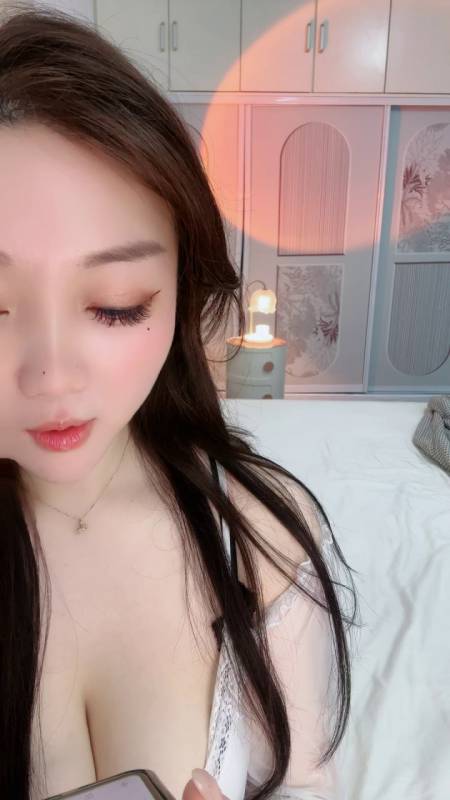 D奶大骚货 【奈奈好大】纯天然钟乳奶超柔软，粉嫩小逼逼更是扒不开超紧致，玩跳蛋喷水四射[15v]