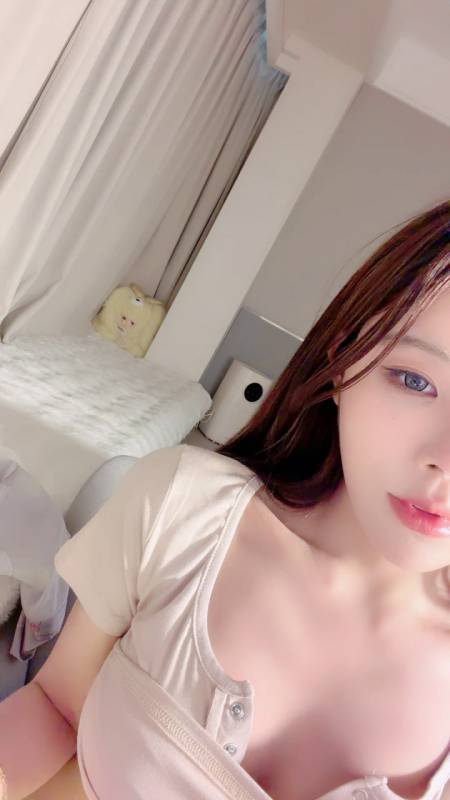 绝色御姐【小小菜】绝顶颜值配大胸翘臀无解诱惑，摇摆的A4腰让人遐想欲罢不能, 2026.5.2-5.22合集[14v]