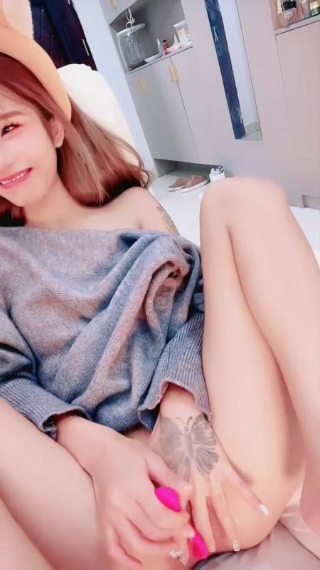 最美最骚时髦女神 【瑶瑶想吃糖】 这么漂亮的女神都下海了4月最新流出挑逗自慰喷水福利合集 [16v]