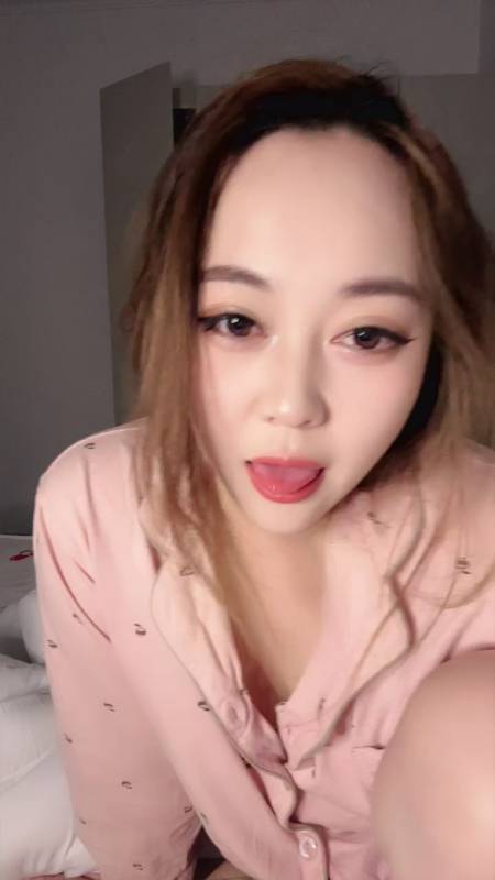 肉感艳妇【出了名的小母狗】揉搓骚奶水晶棒自慰乘骑，舌吻性爱打桩颜射，26年3-5月份合集 [24v]