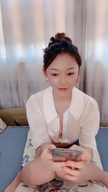 颜值纯天然钉子大奶御姐【桃子儿】蕾丝情趣内衣套装，美鲍跳蛋自慰甜美呻吟不断，隔壁老王都快等不住了 [19V]
