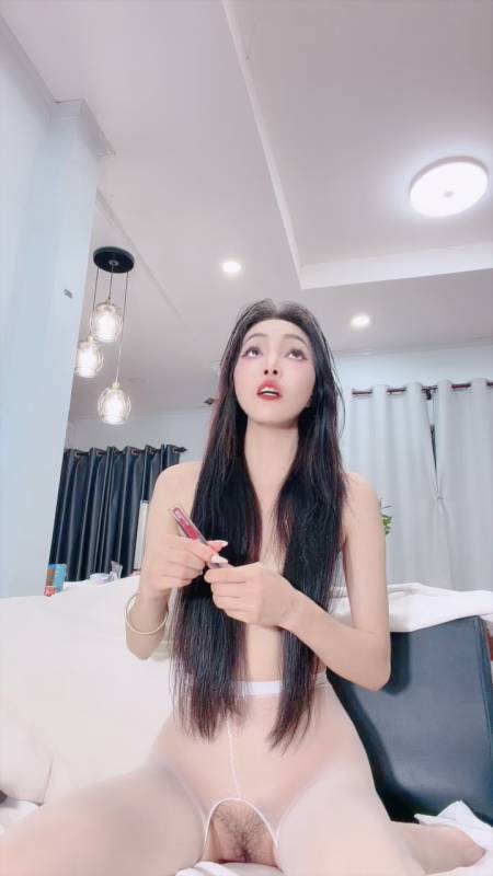 高挑丝袜大长腿美女 【牛牛试新货】被掰着屁股无套后入打桩，深喉操嘴，有坐到低快乐加倍 [23v]