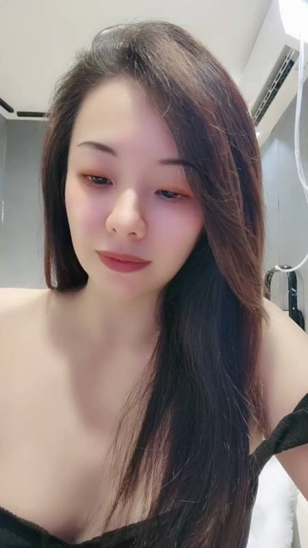 颜值波霸少妇【小飘飘】丝袜制服裸舞，粉嫩鲍鱼自摸 [146v]