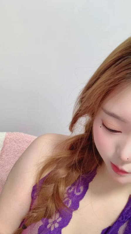 超顶反差甜妹【娅娅】 眼镜一带就是骚，豹纹衣加黑丝配合玩具插小穴信手捏来，粉乳翘臀诱惑满满白丝长腿翘起来勾魂夺目2月6日-3月25日合集 [27v]