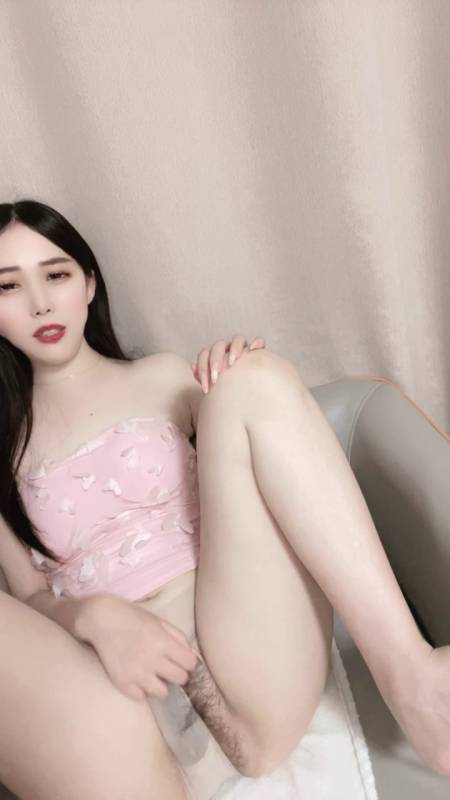 超级骚货【紫紫】直播就穿性感蕾丝内衣等着脱，粉逼美乳加黑毛真是骚到极致还爱喷水，2026年5月3日-5月20日合集 【20v/26G]