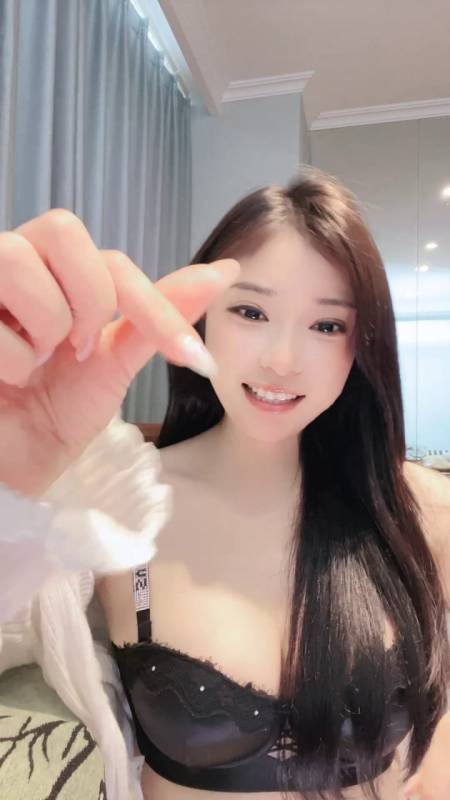 顶级美女【耶斯】大胸翘臀高颜值美女让人看呆,粉逼滑嫩扒开揉弄淫叫更是刺激,2026.5月9日-5月19日合集【18v/30.4G】