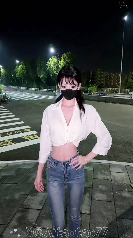 一口白桃七-最新户外露出合集 [6v/160M]