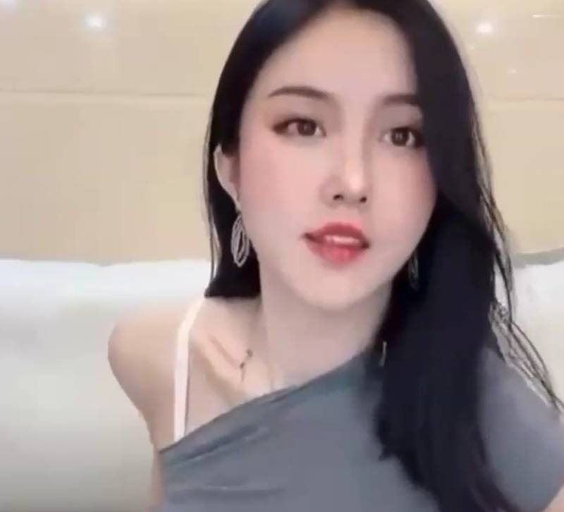 StripChat清纯女神 ruoling_19- 1对1私人听从大哥指令 [1V/815M]